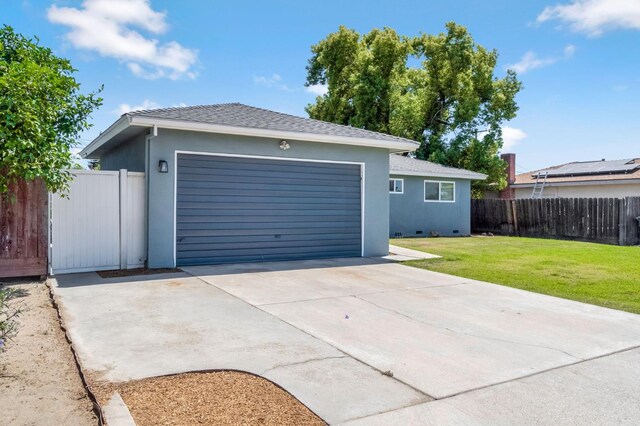 42 W Rall Ave, Clovis, CA 93612 - garage with driveway