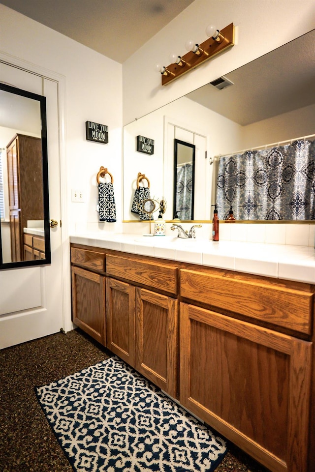 10080 N Dearing Ave, Fresno, CA 93730 - bathroom featuring vanity