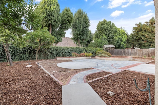 2540 E Seeger Ave, Visalia, CA 93292 - fenced backyard with a patio area