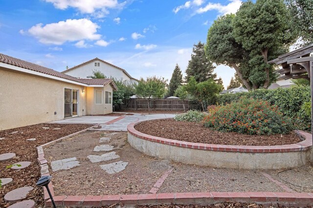 2540 E Seeger Ave, Visalia, CA 93292 - view of yard featuring a patio area