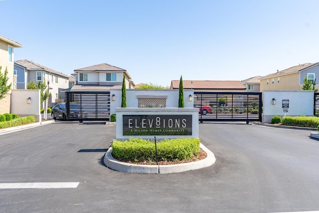 1961 Oak Ln, Clovis, CA 93611 - community / neighborhood sign featuring a residential view and a gate
