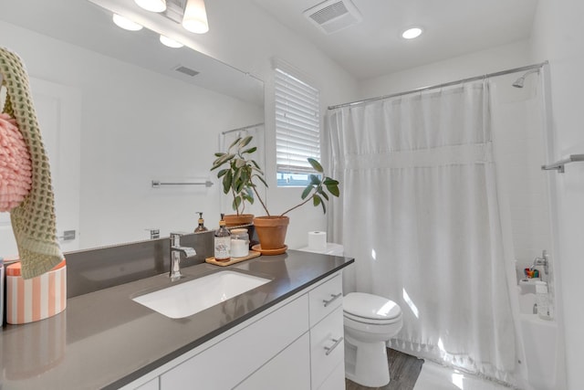 1961 Oak Ln, Clovis, CA 93611 - full bath featuring vanity, shower / bath combo, and wood finished floors