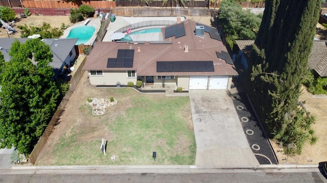 521 Williams Ave, Madera, CA 93637 - aerial view of property and surrounding area featuring a pool