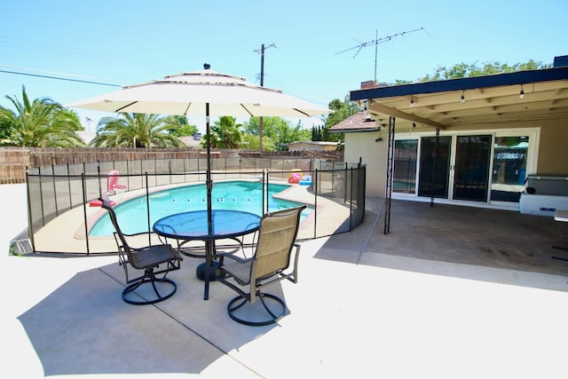 521 Williams Ave, Madera, CA 93637 - view of swimming pool with a patio area