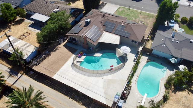 521 Williams Ave, Madera, CA 93637 - view of subject property featuring a pool