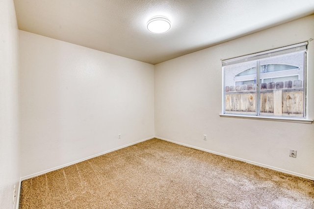 5537 W Oswego Ave, Fresno, CA 93722 - carpeted spare room featuring baseboards