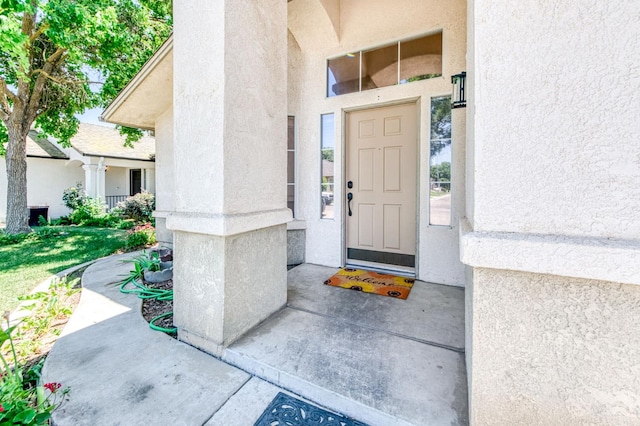 5537 W Oswego Ave, Fresno, CA 93722 - view of exterior entry with stucco siding