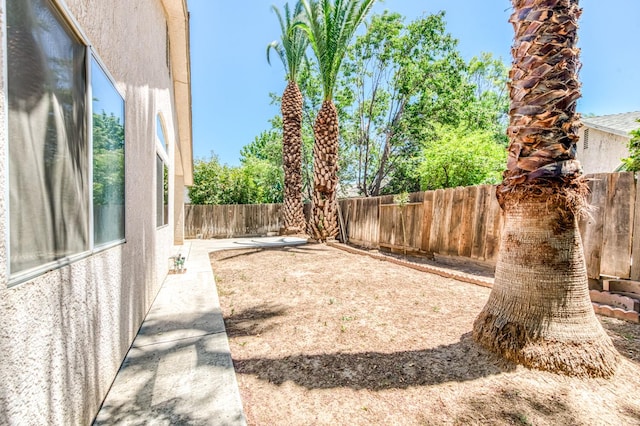 5537 W Oswego Ave, Fresno, CA 93722 - fenced backyard with a patio