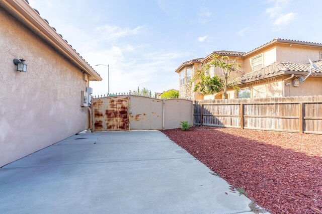 3017 W Oleander Ave, Fresno, CA 93706 - view of patio featuring a gate