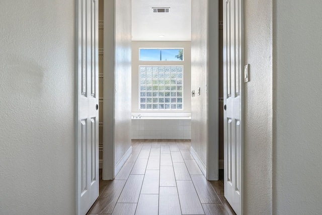 1552 N Gateway Ave, Clovis, CA 93619 - hall with a textured wall