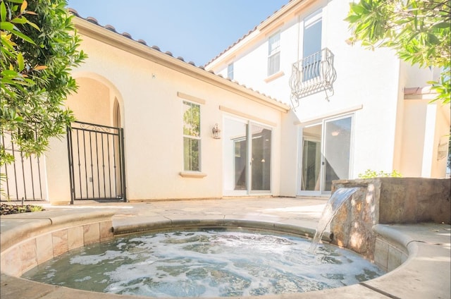 1682 N Dutch Ave, Clovis, CA 93619 - view of pool featuring an in-ground hot tub and a patio area