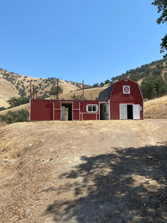 5288 N Piedra Rd N, Sanger, CA 93657 - view of barn with a mountain view