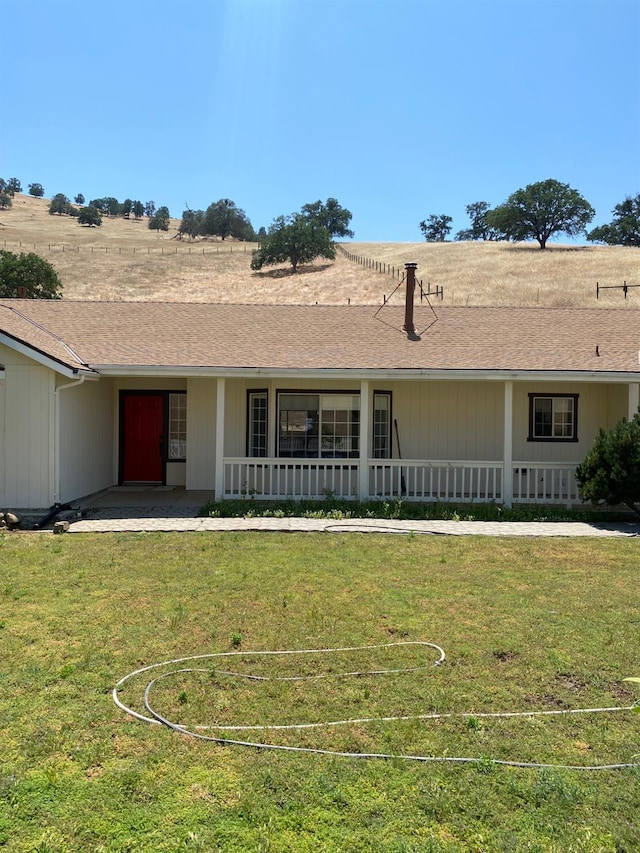 5288 N Piedra Rd N, Sanger, CA 93657 - ranch-style home featuring covered porch and a front lawn