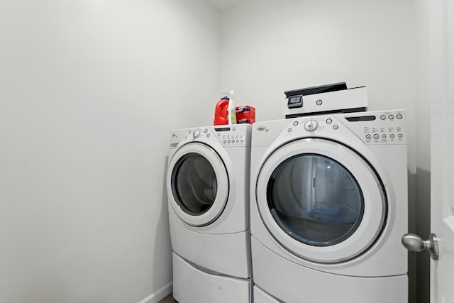4146 Dennis Ave, Clovis, CA 93619 - laundry room with washer and dryer and baseboards