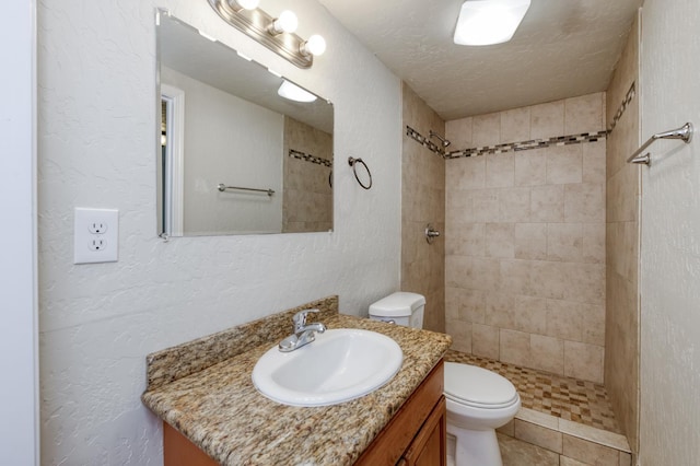 1437 N San Pablo Ave, Fresno, CA 93728 - bathroom featuring vanity, tiled shower, and a textured wall