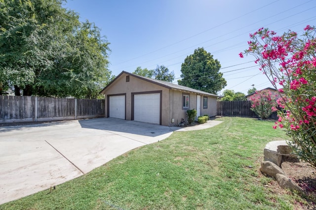 1437 N San Pablo Ave, Fresno, CA 93728 - view of side of property featuring an outbuilding, stucco siding, and a detached garage