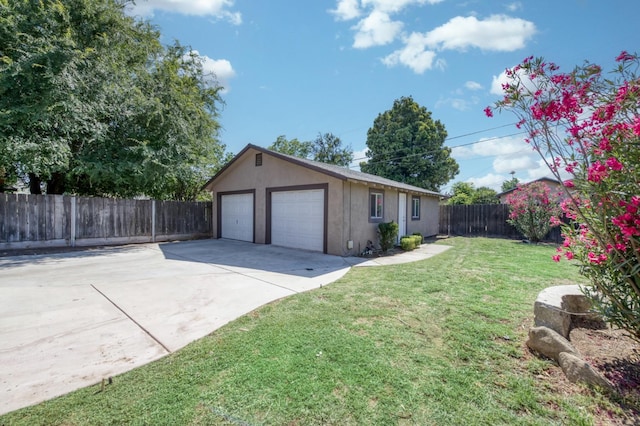 1437 N San Pablo Ave, Fresno, CA 93728 - view of front facade featuring an outdoor structure and stucco siding