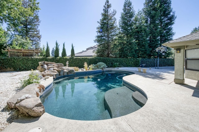 689 E Pintail Cir, Fresno, CA 93730 - view of pool featuring a patio area and a fenced backyard