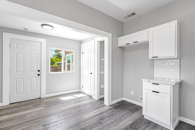 1303 N Calaveras St, Fresno, CA 93728 - entrance foyer featuring wood finished floors and baseboards