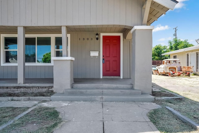 1303 N Calaveras St, Fresno, CA 93728 - entrance to property featuring a porch