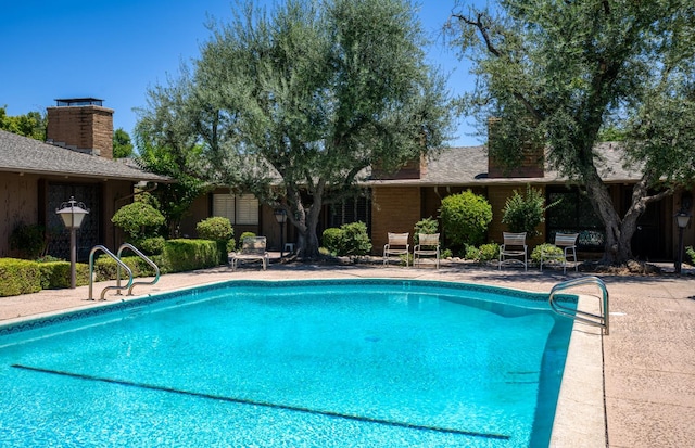 5072 N Wishon Ave Unit C, Fresno, CA 93704 - swimming pool with a patio