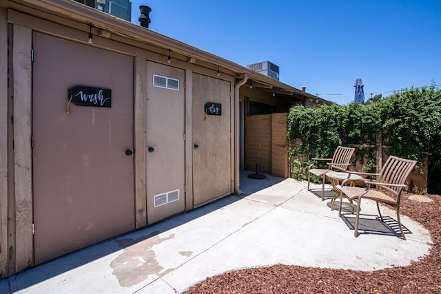 5072 N Wishon Ave Unit C, Fresno, CA 93704 - property entrance featuring a patio area