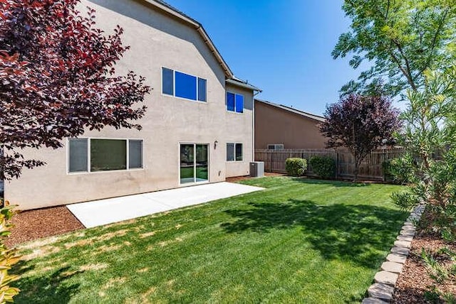2166 Junipero Ave, Clovis, CA 93619 - back of property featuring stucco siding and a patio area