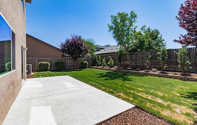 2166 Junipero Ave, Clovis, CA 93619 - fenced backyard with a patio area