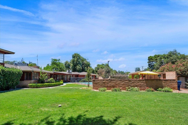 5481 E Geary St, Fresno, CA 93727 - view of yard