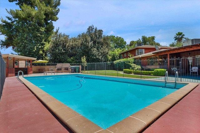 5481 E Geary St, Fresno, CA 93727 - view of swimming pool