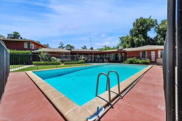 5481 E Geary St, Fresno, CA 93727 - view of swimming pool