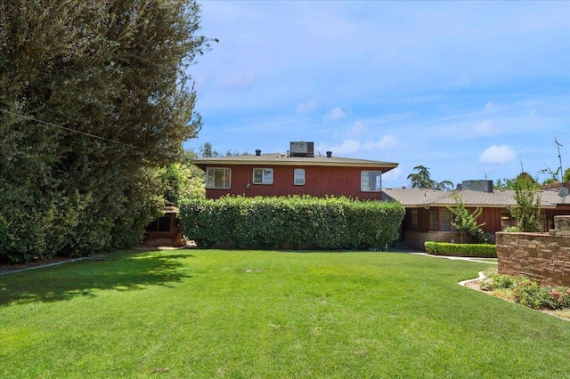 5481 E Geary St, Fresno, CA 93727 - view of green lawn