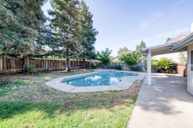 9340 N Jackson Ave, Fresno, CA 93720 - view of swimming pool with a fenced backyard and a patio area