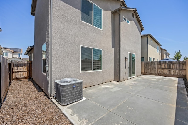 834 Amanecer Ave, Clovis, CA 93619 - back of property featuring stucco siding, a patio area, and a fenced backyard