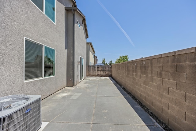 834 Amanecer Ave, Clovis, CA 93619 - fenced backyard featuring a patio area