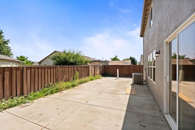 5227 E Florence Ave, Fresno, CA 93727 - fenced backyard featuring a patio