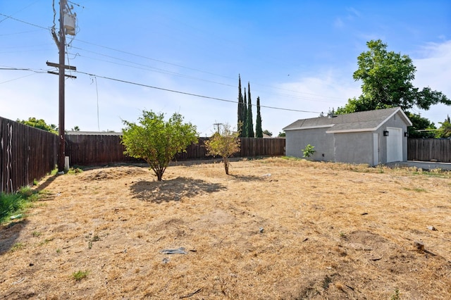 1428 N Knoll Ave, Fresno, CA 93722 - fenced backyard featuring an outbuilding