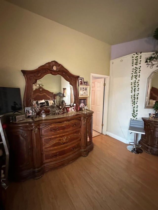 6675 N Lola Ave, Fresno, CA 93722 - bedroom featuring light wood-style flooring and baseboards