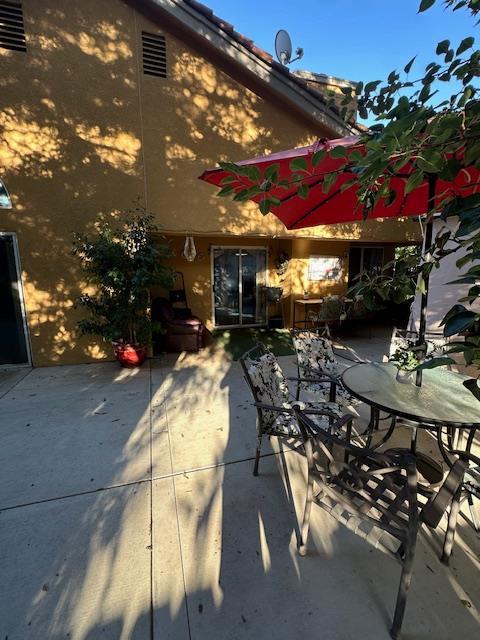 6675 N Lola Ave, Fresno, CA 93722 - view of patio featuring outdoor dining space