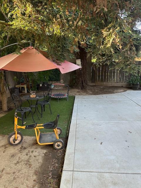 6675 N Lola Ave, Fresno, CA 93722 - view of patio featuring a trampoline