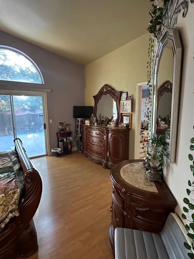 6675 N Lola Ave, Fresno, CA 93722 - living area featuring vaulted ceiling and light wood-style floors