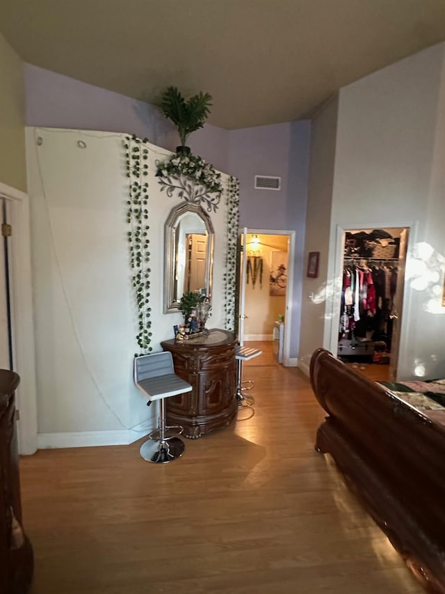6675 N Lola Ave, Fresno, CA 93722 - hall featuring light wood-type flooring and a high ceiling