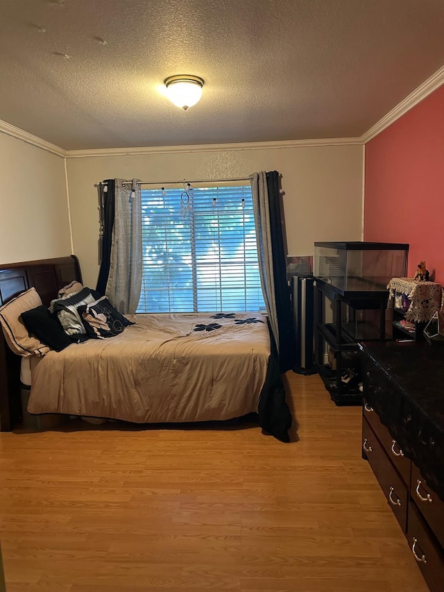 6675 N Lola Ave, Fresno, CA 93722 - bedroom featuring crown molding, light wood-style floors, and a textured ceiling