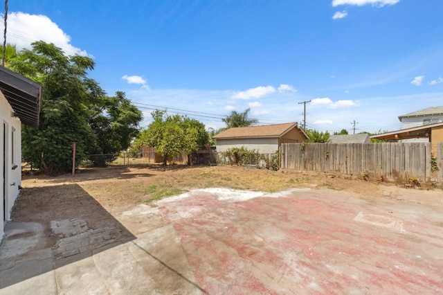 4752 E Kerckhoff Ave, Fresno, CA 93702 - fenced backyard featuring a patio area