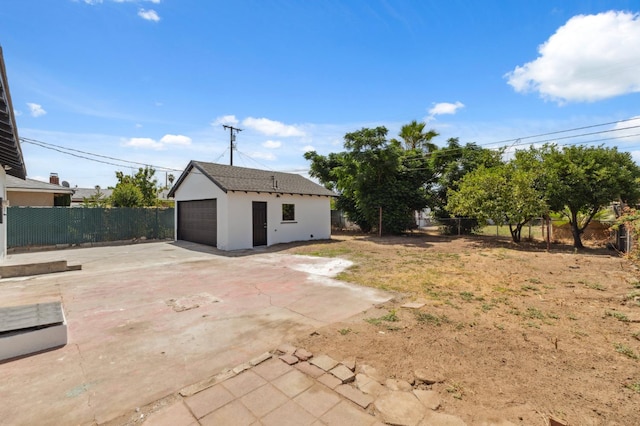 4752 E Kerckhoff Ave, Fresno, CA 93702 - view of yard with an outdoor structure, a garage, and concrete driveway