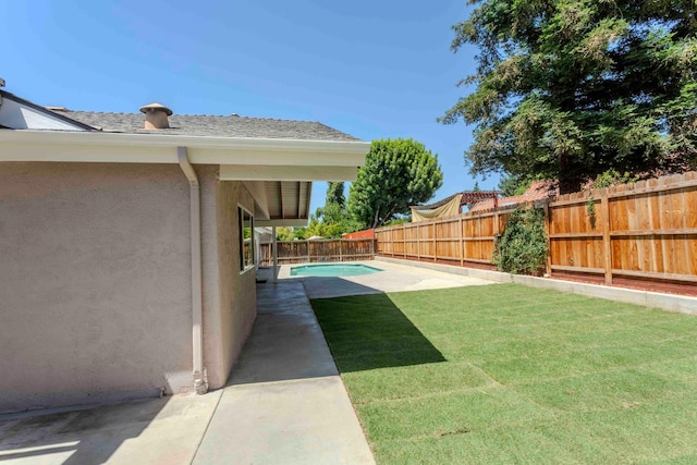 2540 Burgan Ave, Clovis, CA 93611 - fenced backyard with a patio