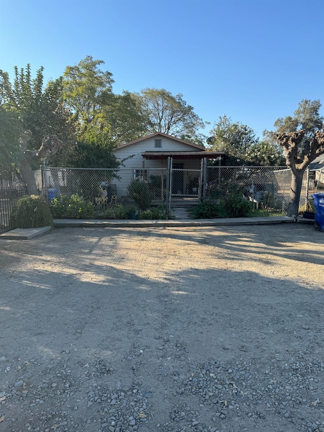 10691 Jones St, Riverdale, CA 93656 - view of front of home featuring a fenced front yard