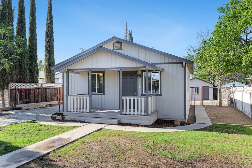 524 E Stanislaus St, Avenal, CA 93204 - photo 1