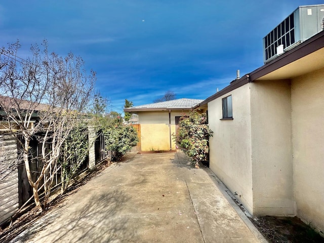 535 W Peralta Way, Fresno, CA 93705 - view of patio / terrace