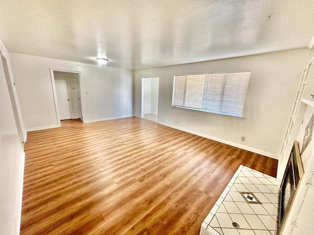 535 W Peralta Way, Fresno, CA 93705 - unfurnished living room featuring light wood-style floors and baseboards